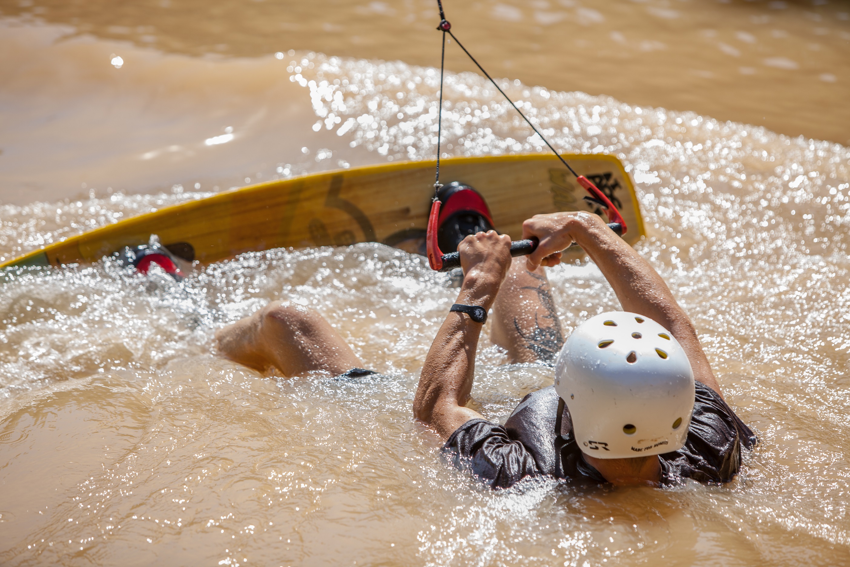 Levantarte en wakeboard y esquí náutico