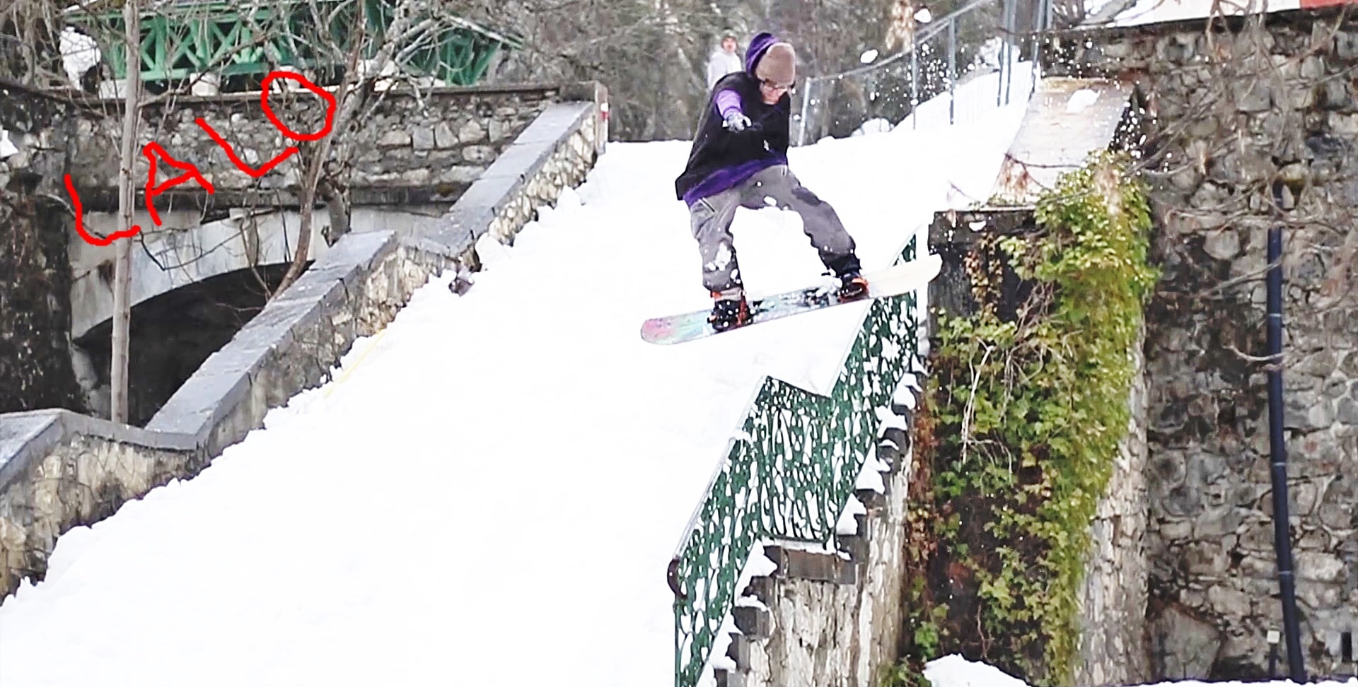 Lalo street snowboarding