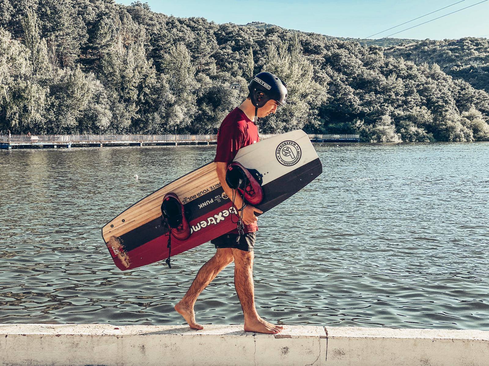 Qué necesitas para empezar a hacer wakeboard