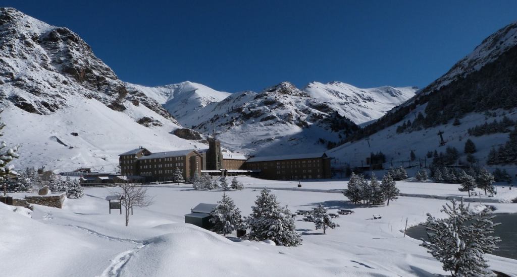 Hacer snowboard pista esquí Vall de Núria