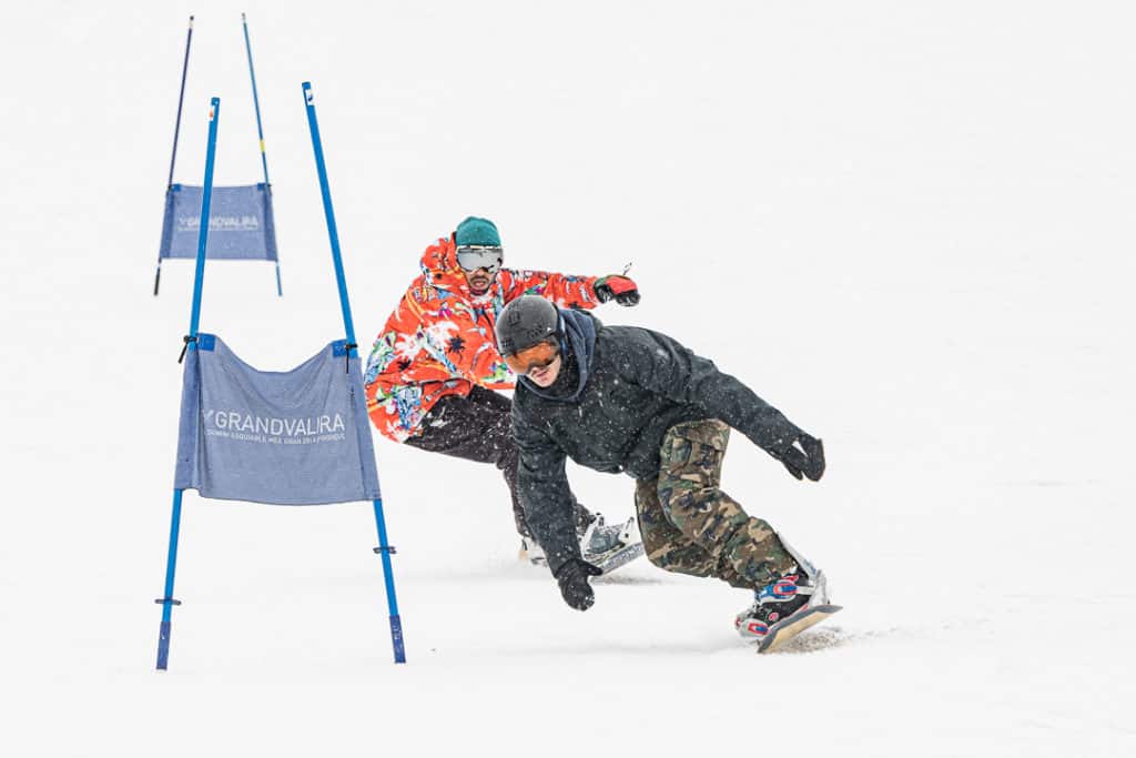 hacier snowboard en pista